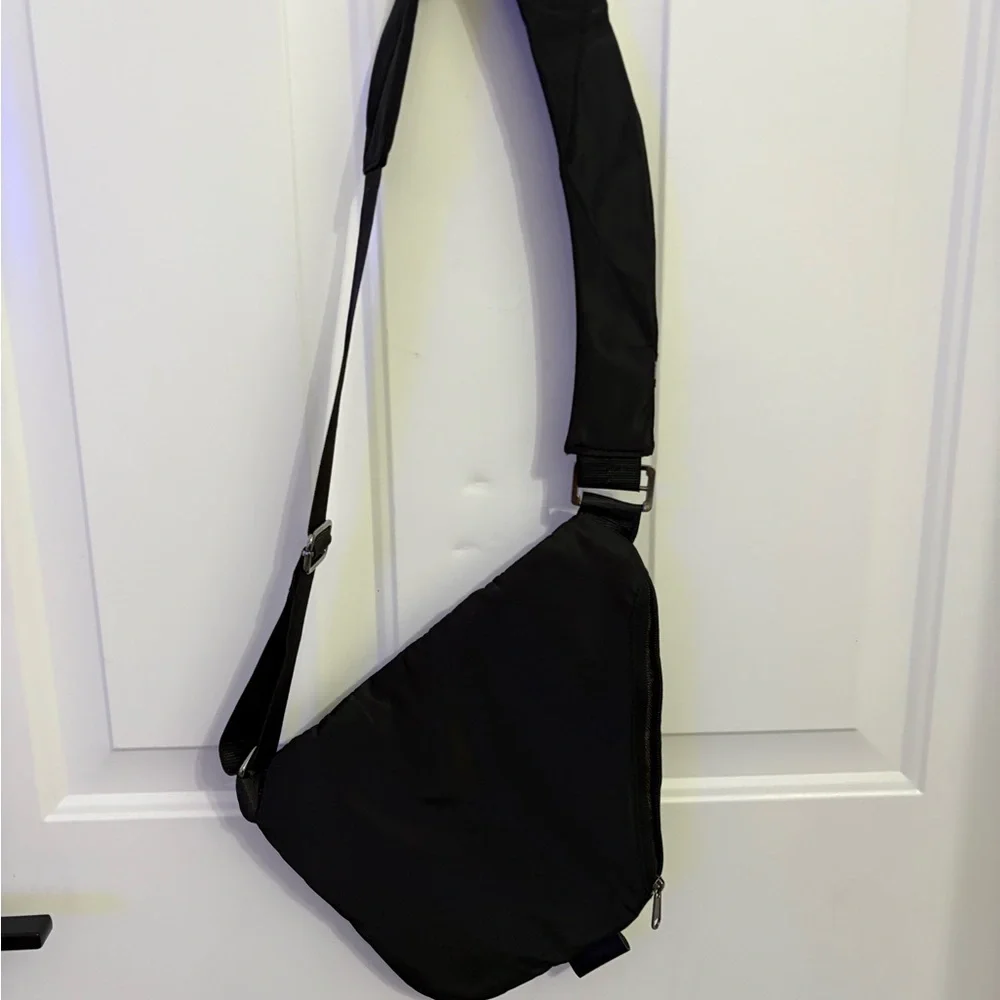 Anti theft Crossbody Bag - Picture 2 of 7